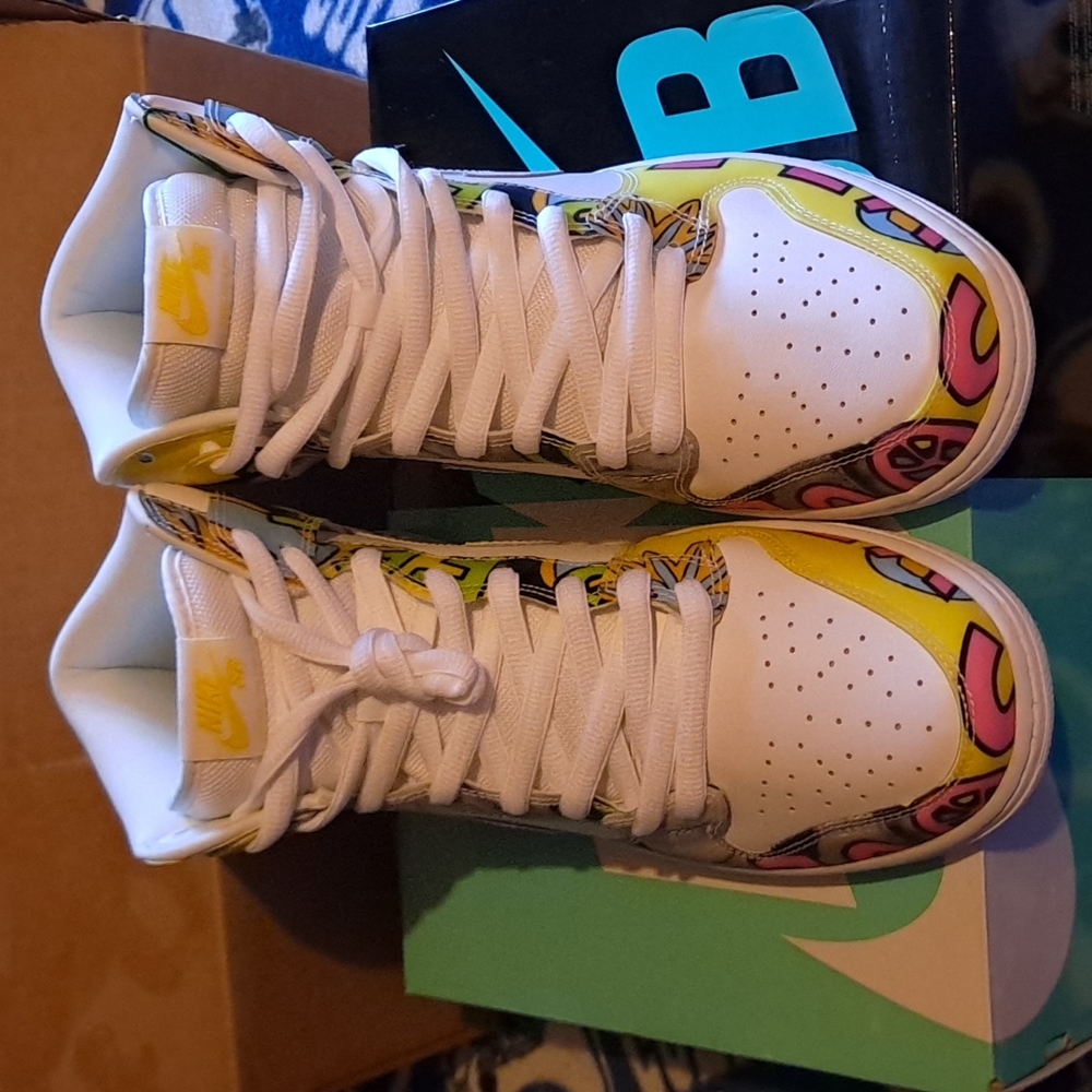 Sneakers